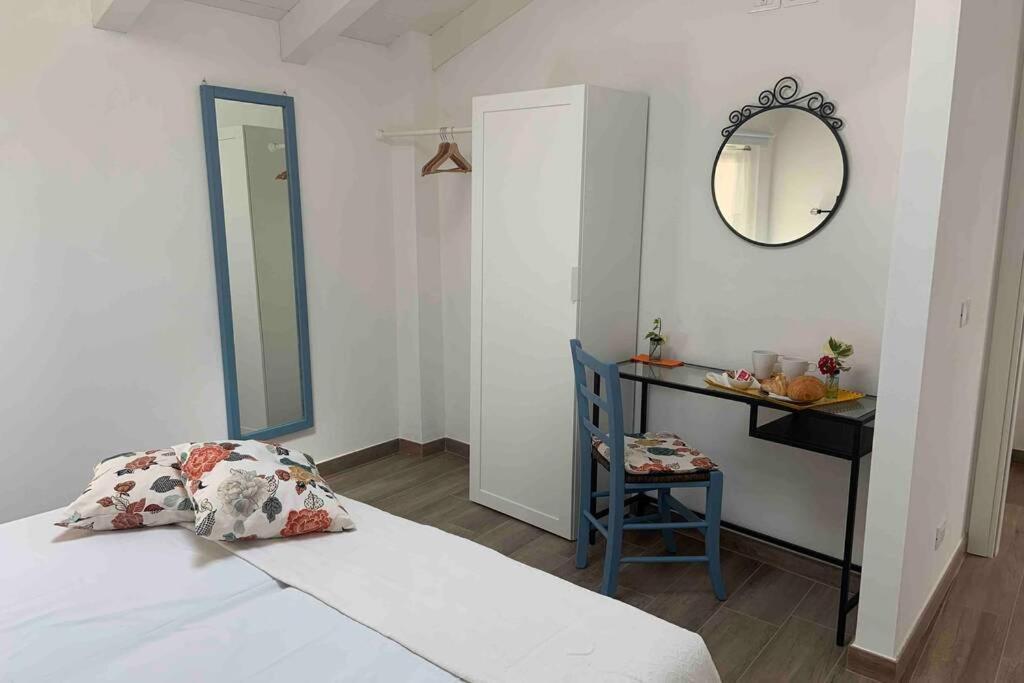 Antica Casa Nel Borgo Apartment Pietrasanta Luaran gambar